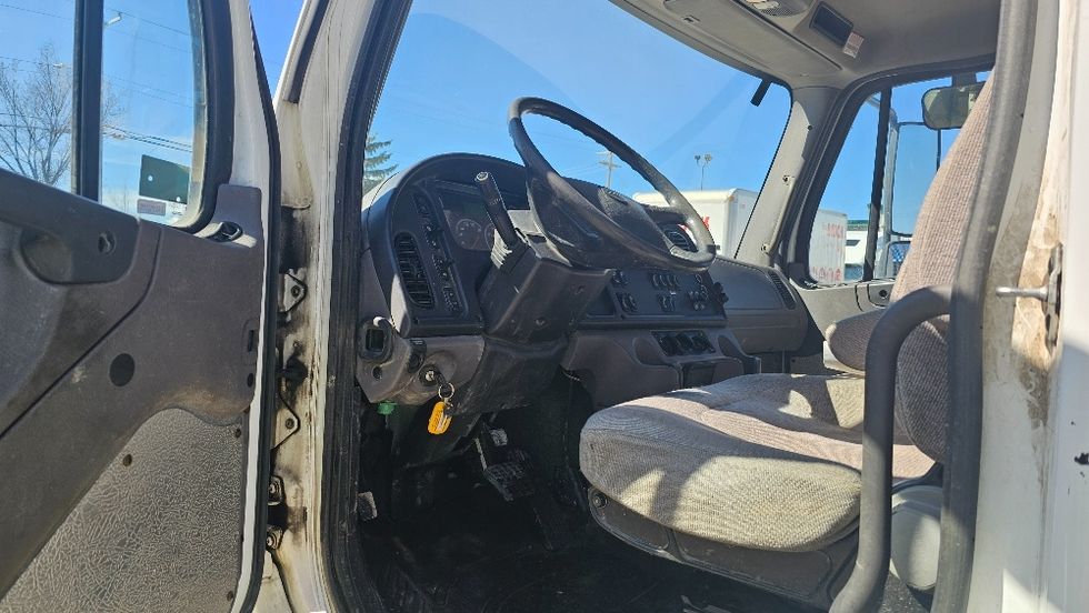 Flatbed Truck-Light and Medium Duty Trucks-Freightliner-2019-M2-Calgary-AB-188,732\n\t\tkm-$ 67,250 - Image 10