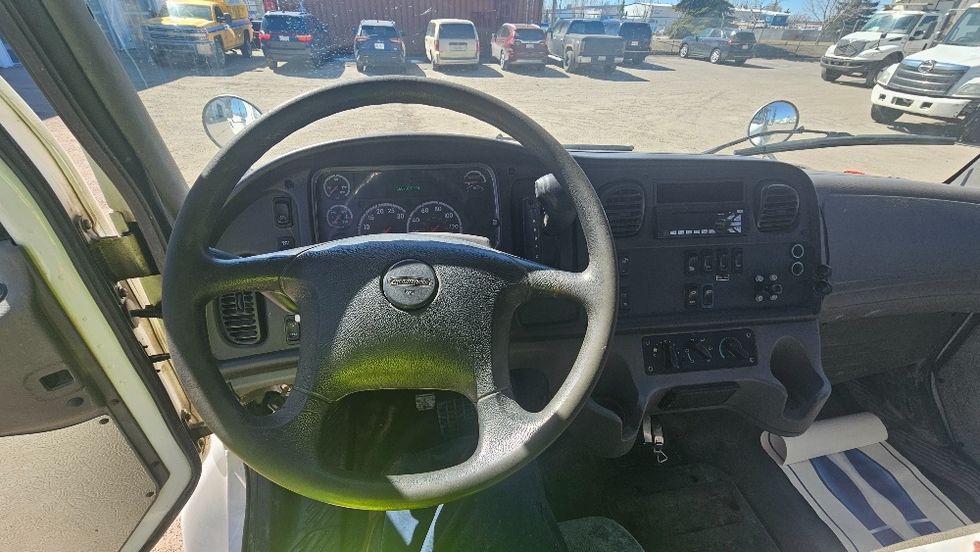 Flatbed Truck-Light and Medium Duty Trucks-Freightliner-2019-M2-Calgary-AB-188,732\n\t\tkm-$ 67,250 - Image 11