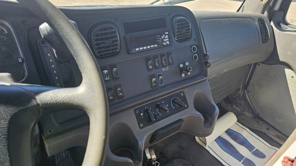 Flatbed Truck-Light and Medium Duty Trucks-Freightliner-2019-M2-Calgary-AB-188,732\n\t\tkm-$ 67,250 - Image 12