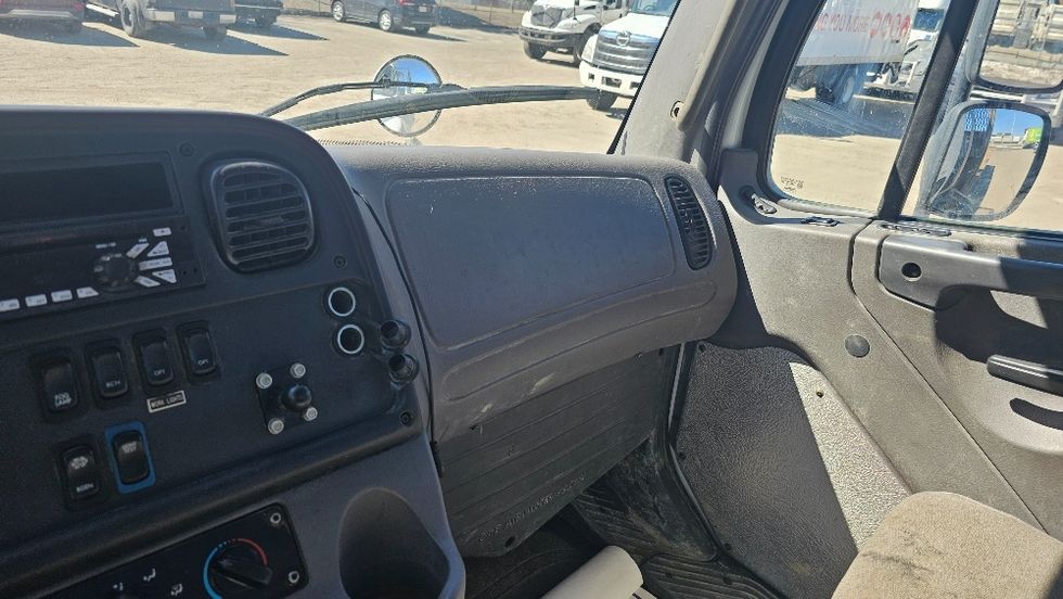 Flatbed Truck-Light and Medium Duty Trucks-Freightliner-2019-M2-Calgary-AB-188,732\n\t\tkm-$ 67,250 - Image 13