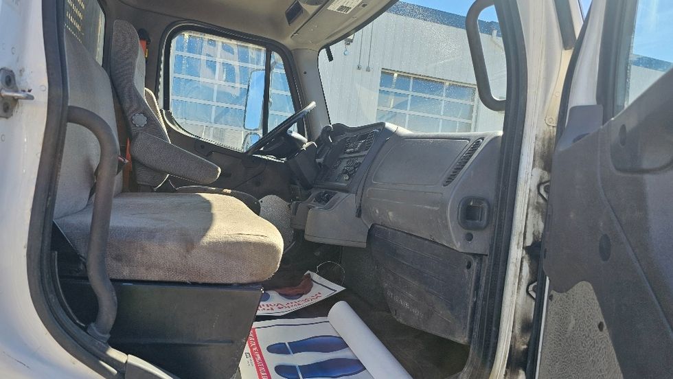 Flatbed Truck-Light and Medium Duty Trucks-Freightliner-2019-M2-Calgary-AB-188,732\n\t\tkm-$ 67,250 - Image 14