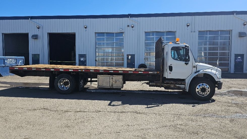 Flatbed Truck-Light and Medium Duty Trucks-Freightliner-2019-M2-Calgary-AB-188,732\n\t\tkm-$ 67,250 - Image 9