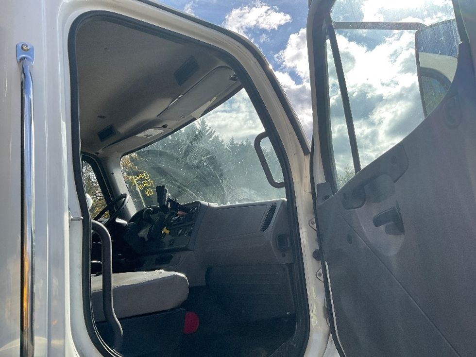 Flatbed Truck-Light and Medium Duty Trucks-Freightliner-2019-M2-Capitol Heights-MD-118,905\n\t\tmiles-$ 48,750 - Image 20