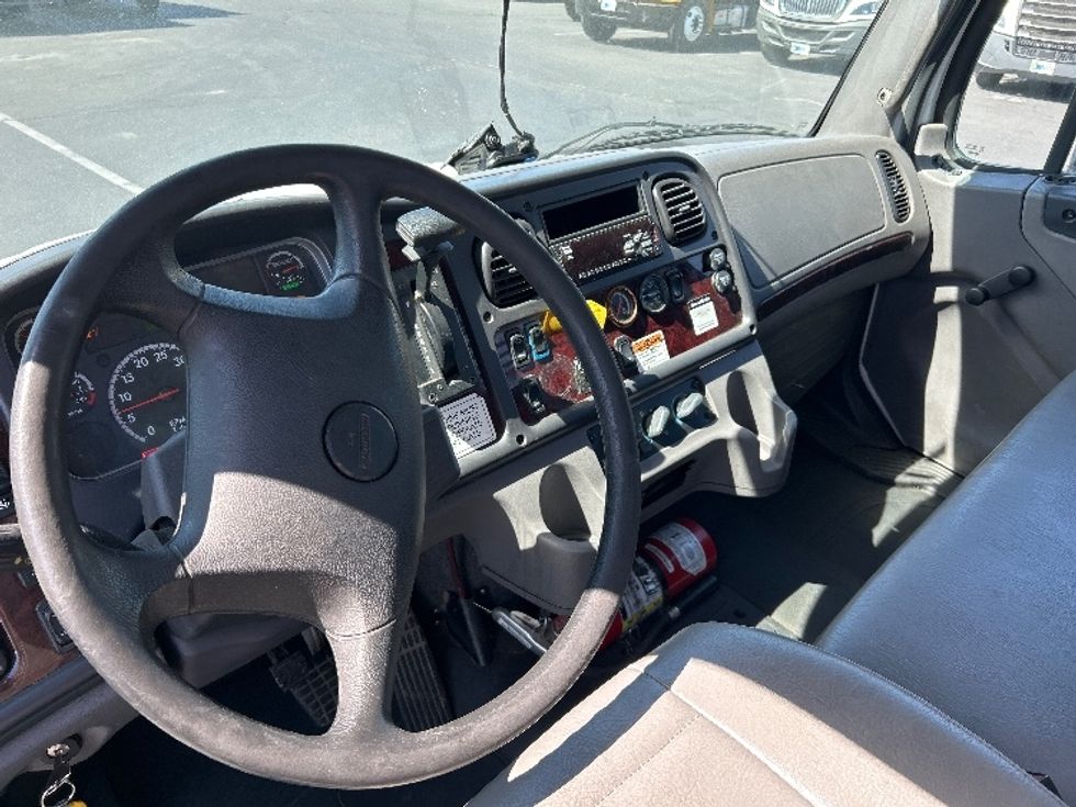 Flatbed Truck-Light and Medium Duty Trucks-Freightliner-2019-M2-Ceres-CA-168,232\n\t\tmiles-$ 54,500 - Image 17