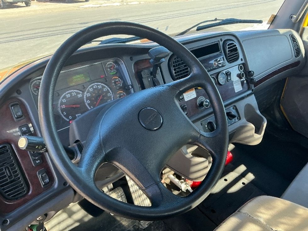 Flatbed Truck-Light and Medium Duty Trucks-Freightliner-2019-M2-Chicopee-MA-137,956\n\t\tmiles-$ 44,750 - Image 17