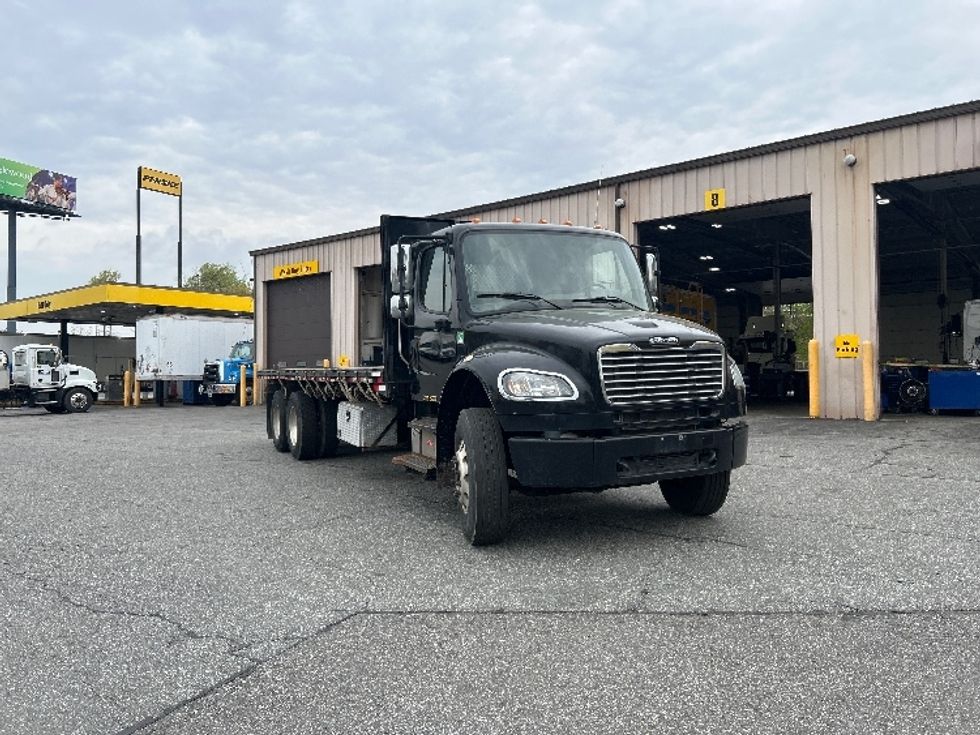 Flatbed Truck-Light and Medium Duty Trucks-Freightliner-2019-M2-Chicopee-MA-197,201\n\t\tmiles-$ 62,000 - Image 1