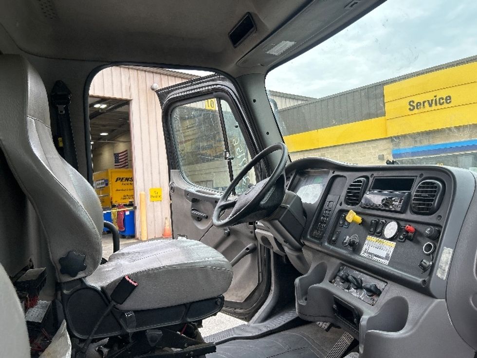 Flatbed Truck-Light and Medium Duty Trucks-Freightliner-2019-M2-Chicopee-MA-197,201\n\t\tmiles-$ 62,000 - Image 22