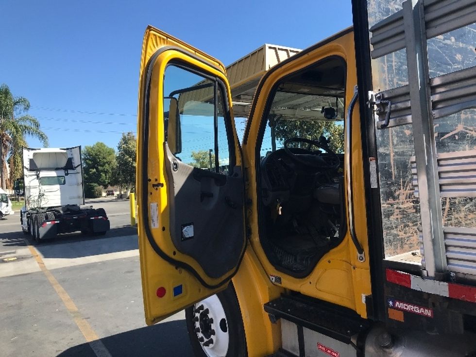 Flatbed Truck-Light and Medium Duty Trucks-Freightliner-2019-M2-Chino-CA-129,711\n\t\tmiles-$ 49,750 - Image 16