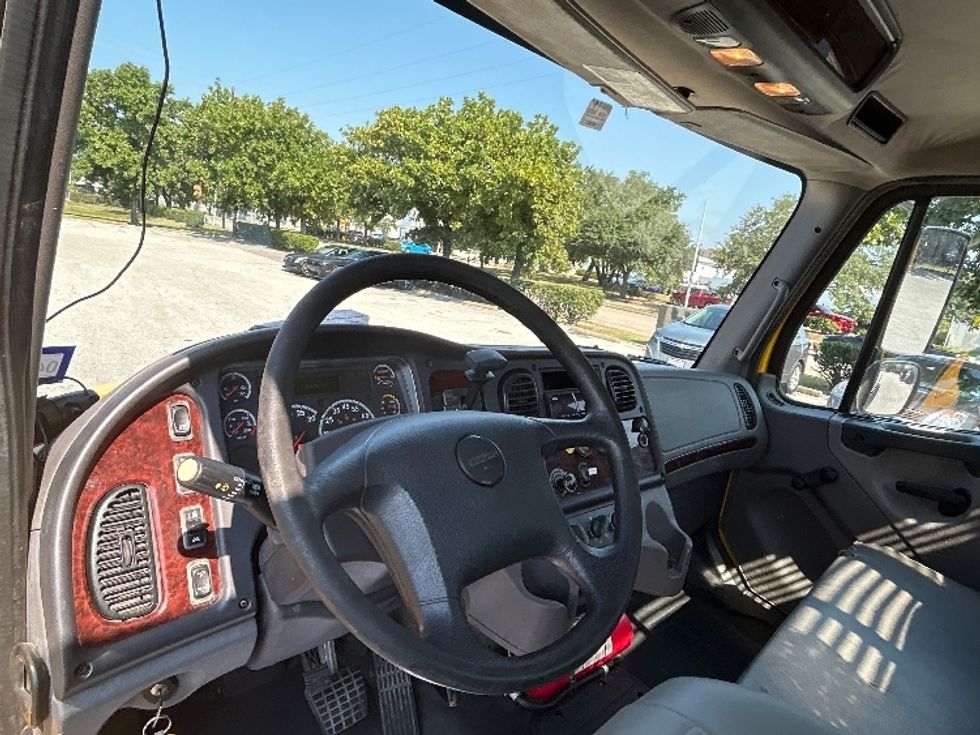 Flatbed Truck-Light and Medium Duty Trucks-Freightliner-2019-M2-Chino-CA-129,711\n\t\tmiles-$ 49,750 - Image 17