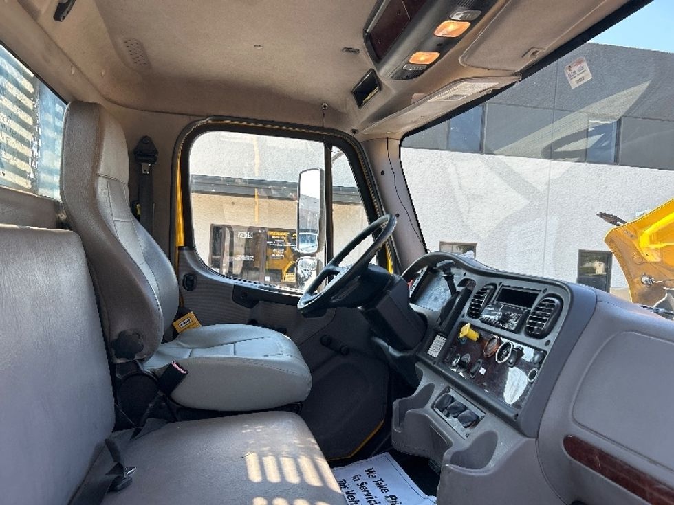 Flatbed Truck-Light and Medium Duty Trucks-Freightliner-2019-M2-Chino-CA-129,711\n\t\tmiles-$ 49,750 - Image 21