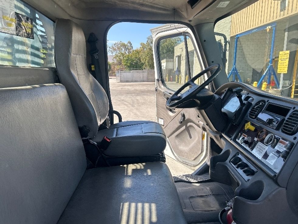 Flatbed Truck-Light and Medium Duty Trucks-Freightliner-2019-M2-Chino-CA-159,858\n\t\tmiles-$ 56,250 - Image 21