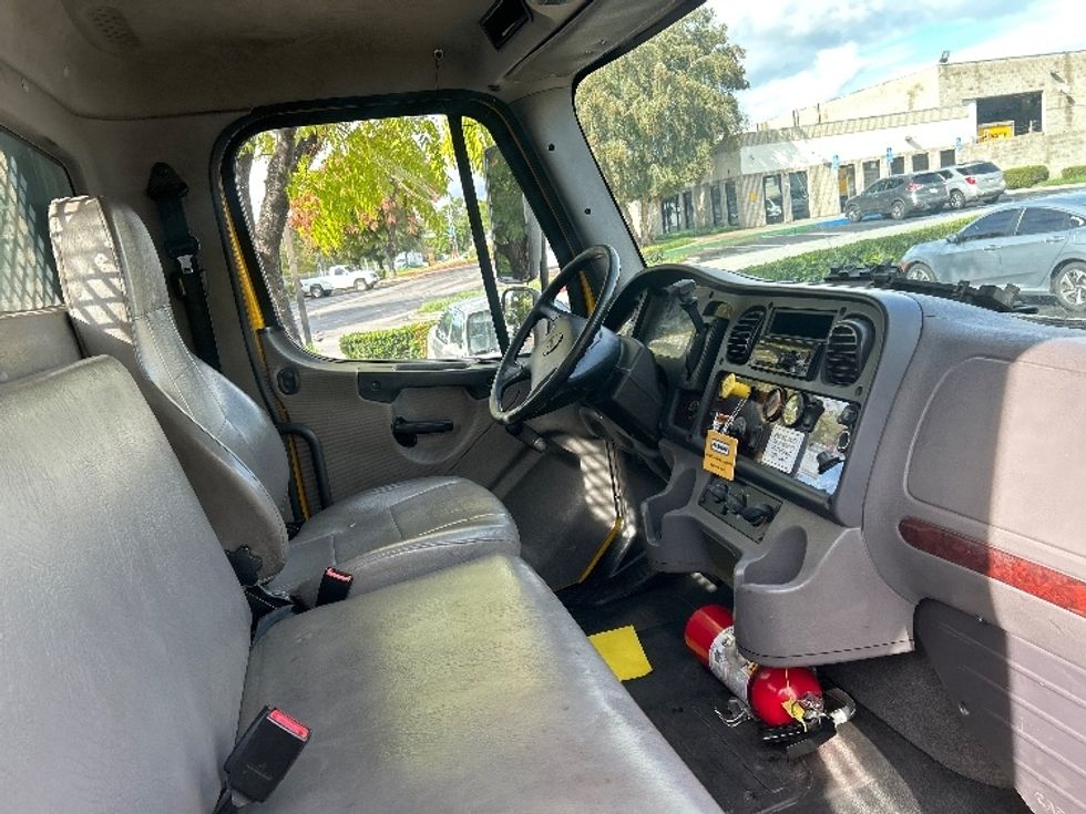 Flatbed Truck-Light and Medium Duty Trucks-Freightliner-2019-M2-City Of Industry-CA-125,229\n\t\tmiles-$ 51,500 - Image 17