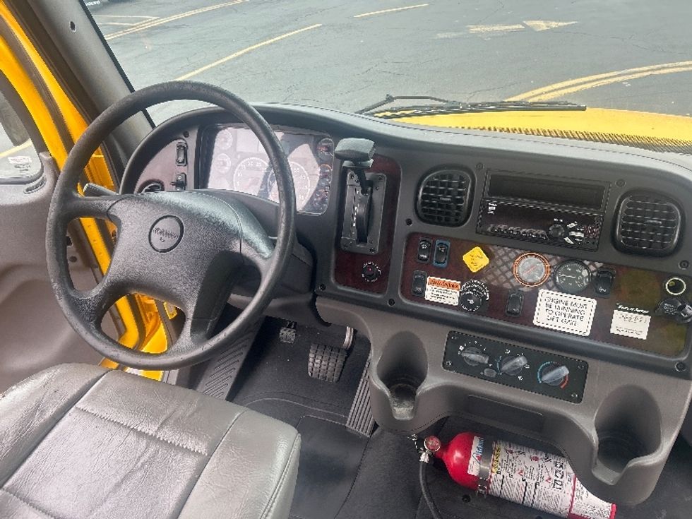 Flatbed Truck-Light and Medium Duty Trucks-Freightliner-2019-M2-City Of Industry-CA-145,703\n\t\tmiles-$ 48,750 - Image 17