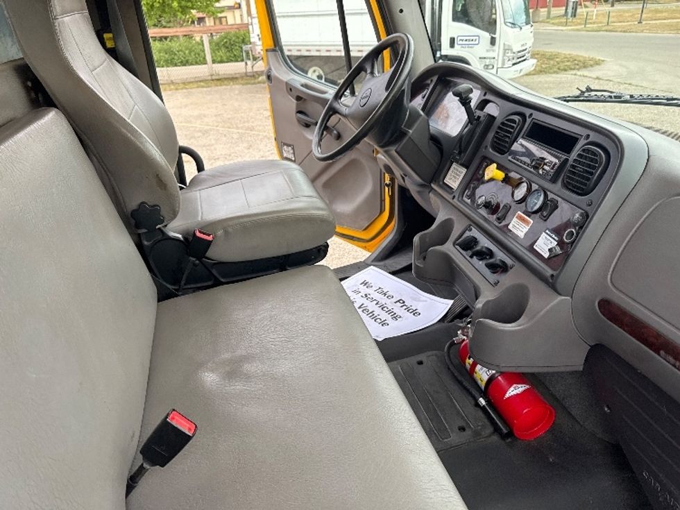 Flatbed Truck-Light and Medium Duty Trucks-Freightliner-2019-M2-Comstock Park-MI-130,870\n\t\tmiles-$ 52,250 - Image 18