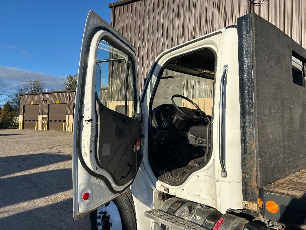 Flatbed Truck-Light and Medium Duty Trucks-Freightliner-2019-M2-Comstock Park-MI-217,384\n\t\tmiles-$ 34,500 - Image 13