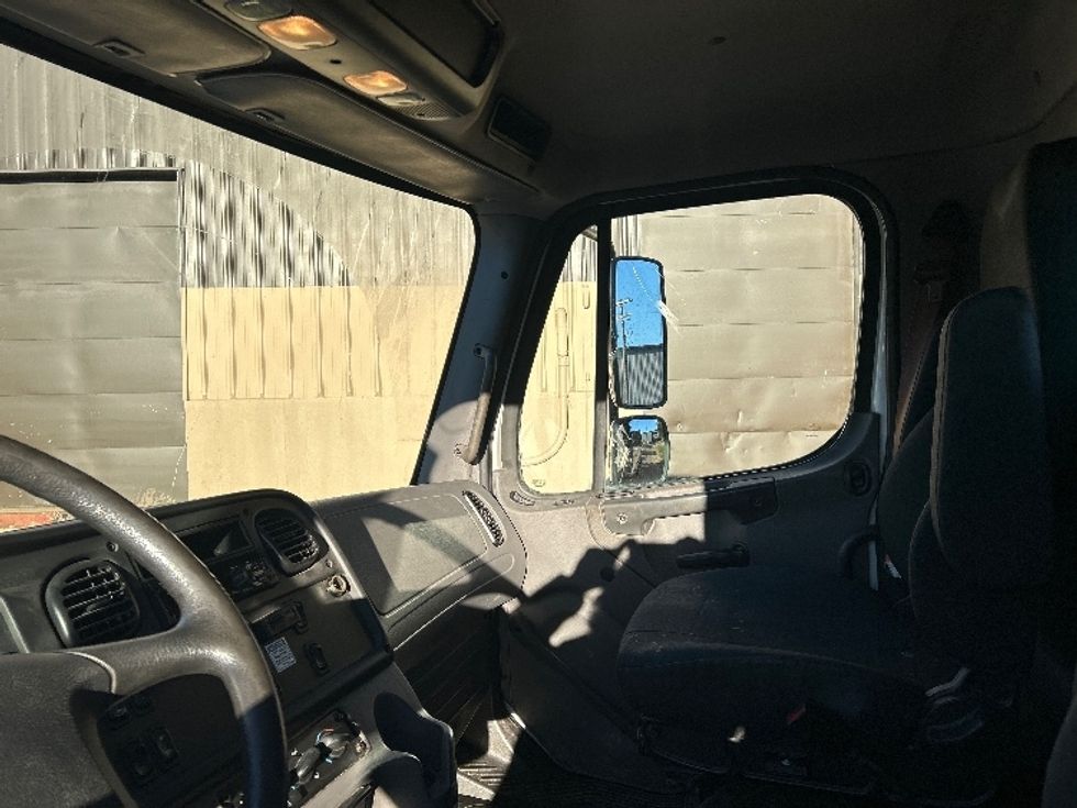 Flatbed Truck-Light and Medium Duty Trucks-Freightliner-2019-M2-Comstock Park-MI-217,384\n\t\tmiles-$ 34,500 - Image 16