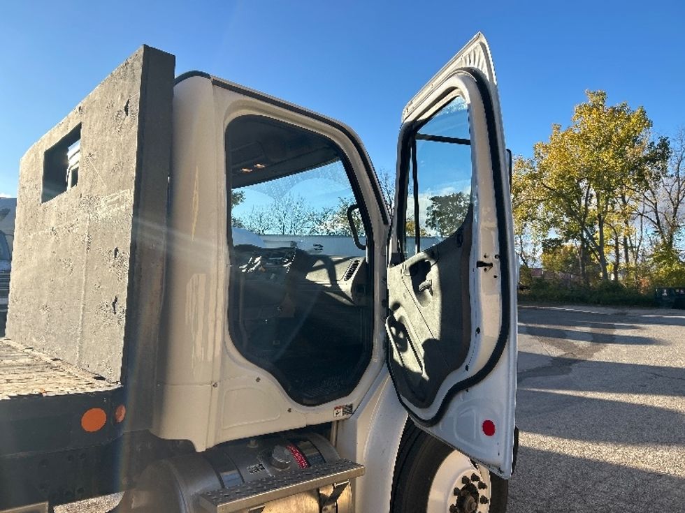 Flatbed Truck-Light and Medium Duty Trucks-Freightliner-2019-M2-Comstock Park-MI-217,384\n\t\tmiles-$ 34,500 - Image 17