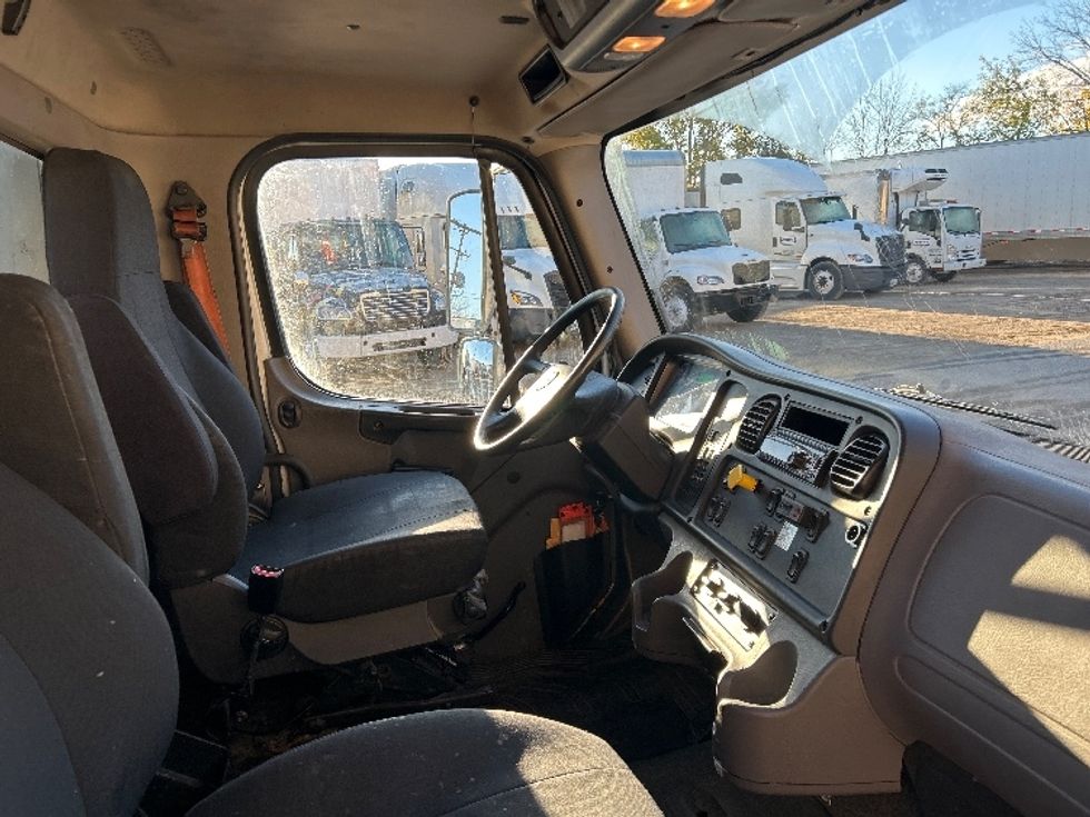 Flatbed Truck-Light and Medium Duty Trucks-Freightliner-2019-M2-Comstock Park-MI-217,384\n\t\tmiles-$ 34,500 - Image 19