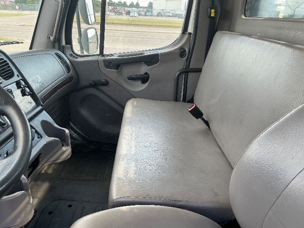 Flatbed Truck-Light and Medium Duty Trucks-Freightliner-2019-M2-Dallas-TX-114,770\n\t\tmiles-$ 58,750 - Image 19