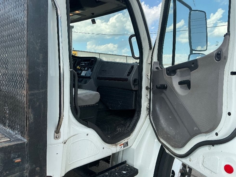 Flatbed Truck-Light and Medium Duty Trucks-Freightliner-2019-M2-Dallas-TX-114,770\n\t\tmiles-$ 58,750 - Image 20