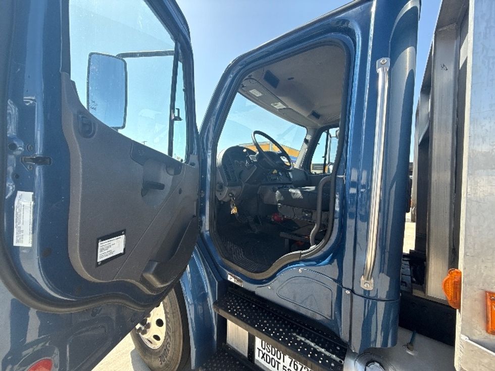 Flatbed Truck-Light and Medium Duty Trucks-Freightliner-2019-M2-Dallas-TX-264,479\n\t\tmiles-$ 36,750 - Image 11