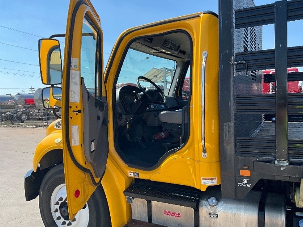 Flatbed Truck-Light and Medium Duty Trucks-Freightliner-2019-M2-Dallas-TX-88,641\n\t\tmiles-$ 53,500 - Image 16