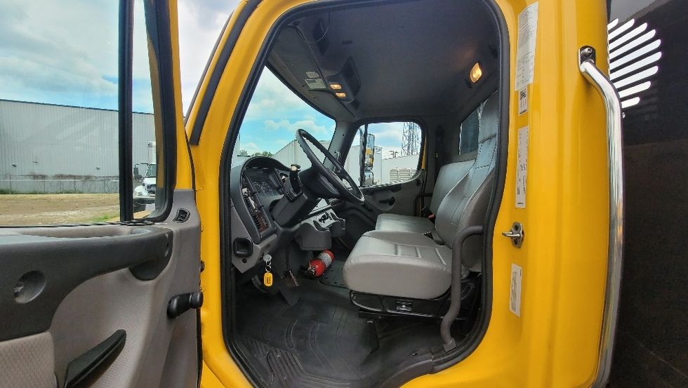Flatbed Truck-Light and Medium Duty Trucks-Freightliner-2019-M2-Dayton-NJ-124,172\n\t\tmiles-$ 47,750 - Image 14