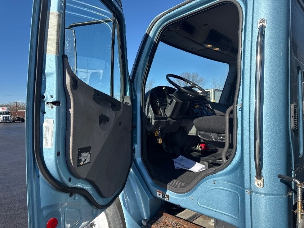 Flatbed Truck-Light and Medium Duty Trucks-Freightliner-2019-M2-East Chicago-IN-147,291\n\t\tmiles-$ 48,500 - Image 15