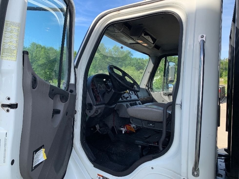 Flatbed Truck-Light and Medium Duty Trucks-Freightliner-2019-M2-East Liberty-OH-260,199\n\t\tmiles-$ 27,750 - Image 16