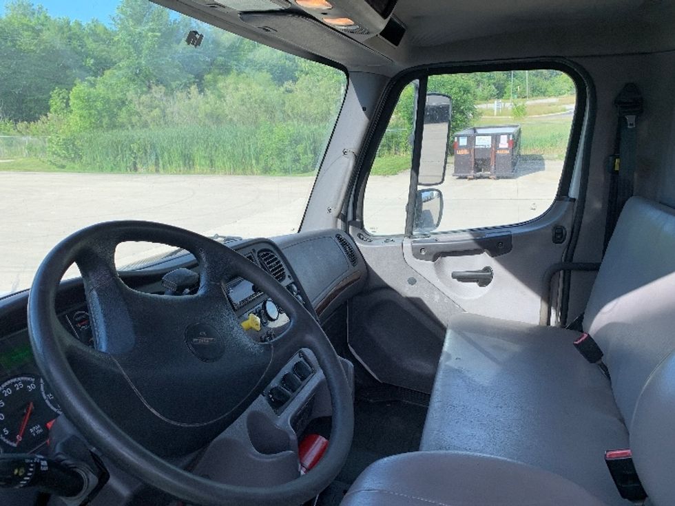 Flatbed Truck-Light and Medium Duty Trucks-Freightliner-2019-M2-East Liberty-OH-260,199\n\t\tmiles-$ 27,750 - Image 17