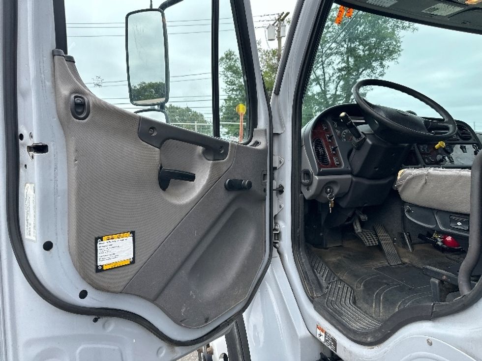 Flatbed Truck-Light and Medium Duty Trucks-Freightliner-2019-M2-Edison-NJ-185,849\n\t\tmiles-$ 44,750 - Image 16