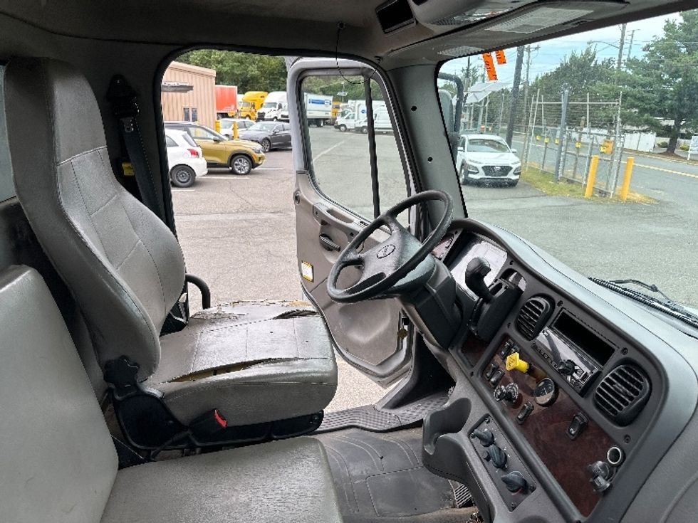 Flatbed Truck-Light and Medium Duty Trucks-Freightliner-2019-M2-Edison-NJ-185,849\n\t\tmiles-$ 44,750 - Image 22
