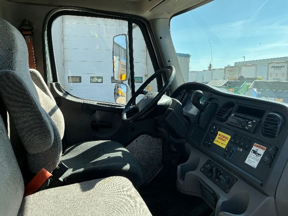 Flatbed Truck-Light and Medium Duty Trucks-Freightliner-2019-M2-Edmonton-AB-163,082\n\t\tkm-$ 69,250 - Image 18