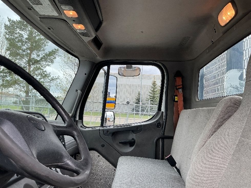 Flatbed Truck-Light and Medium Duty Trucks-Freightliner-2019-M2-Edmonton-AB-195,769\n\t\tkm-$ 60,000 - Image 15