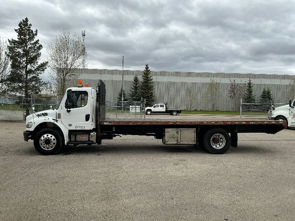 Flatbed Truck-Light and Medium Duty Trucks-Freightliner-2019-M2-Edmonton-AB-195,769\n\t\tkm-$ 60,000 - Image 4