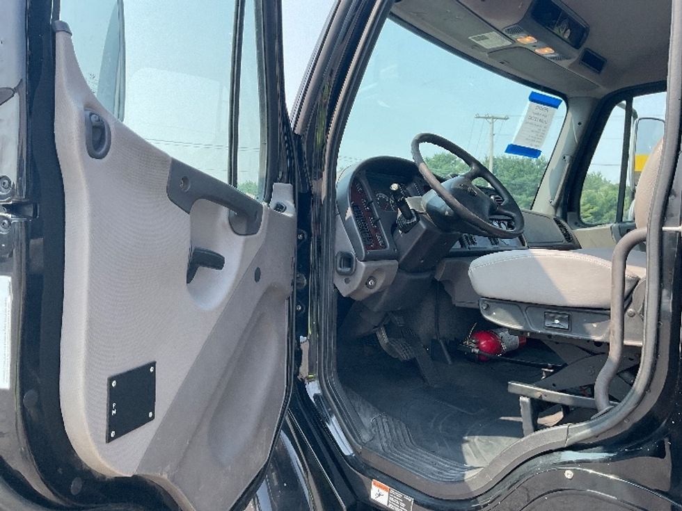 Flatbed Truck-Light and Medium Duty Trucks-Freightliner-2019-M2-Elkhart-IN-224,806\n\t\tmiles-$ 42,250 - Image 12