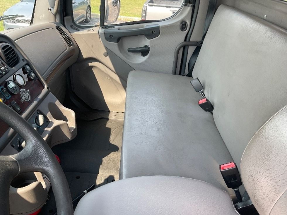 Flatbed Truck-Light and Medium Duty Trucks-Freightliner-2019-M2-Elkhart-IN-224,806\n\t\tmiles-$ 42,250 - Image 15