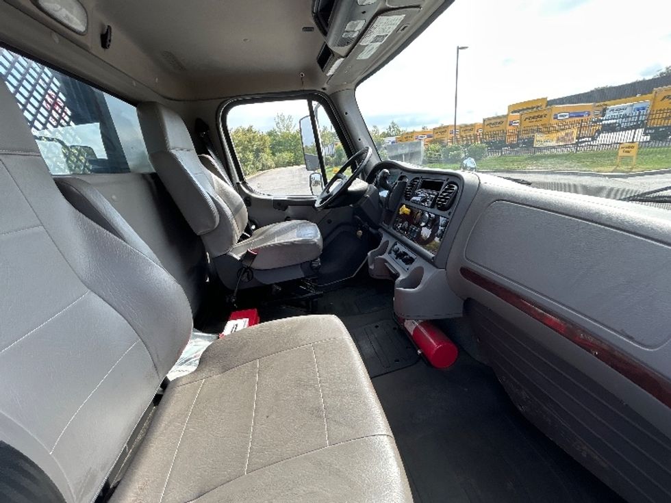 Flatbed Truck-Light and Medium Duty Trucks-Freightliner-2019-M2-Fitchburg-MA-70,876\n\t\tmiles-$ 44,500 - Image 22