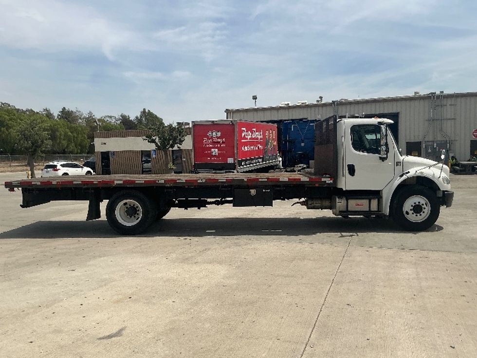 Flatbed Truck-Light and Medium Duty Trucks-Freightliner-2019-M2-Fontana-CA-115,986\n\t\tmiles-$ 47,500 - Image 15