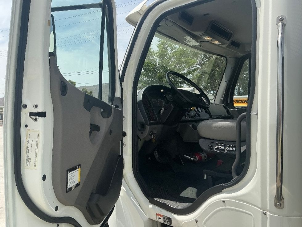 Flatbed Truck-Light and Medium Duty Trucks-Freightliner-2019-M2-Fontana-CA-115,986\n\t\tmiles-$ 47,500 - Image 16