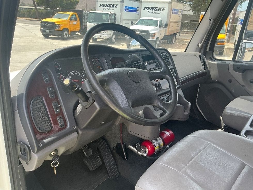 Flatbed Truck-Light and Medium Duty Trucks-Freightliner-2019-M2-Fontana-CA-115,986\n\t\tmiles-$ 47,500 - Image 17