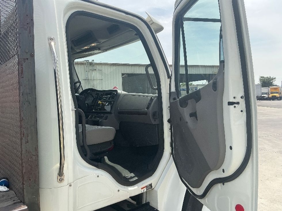 Flatbed Truck-Light and Medium Duty Trucks-Freightliner-2019-M2-Fontana-CA-115,986\n\t\tmiles-$ 47,500 - Image 20