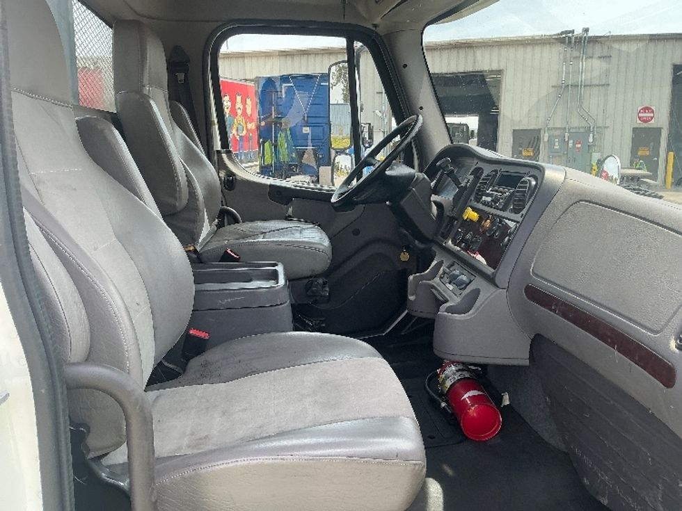 Flatbed Truck-Light and Medium Duty Trucks-Freightliner-2019-M2-Fontana-CA-115,986\n\t\tmiles-$ 47,500 - Image 22