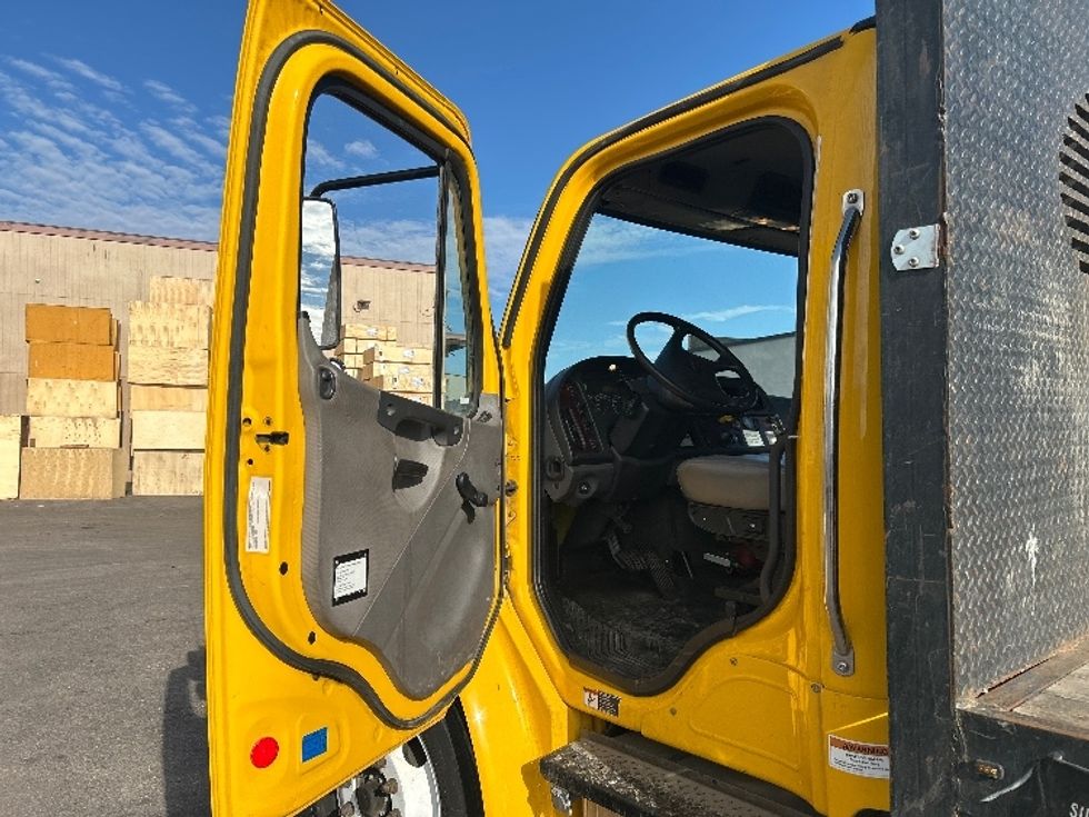 Flatbed Truck-Light and Medium Duty Trucks-Freightliner-2019-M2-Fontana-CA-117,600\n\t\tmiles-$ 53,250 - Image 14