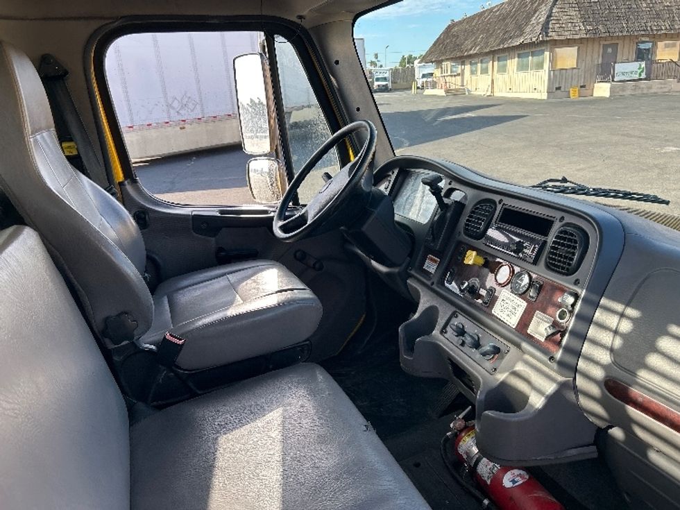 Flatbed Truck-Light and Medium Duty Trucks-Freightliner-2019-M2-Fontana-CA-117,600\n\t\tmiles-$ 53,250 - Image 20