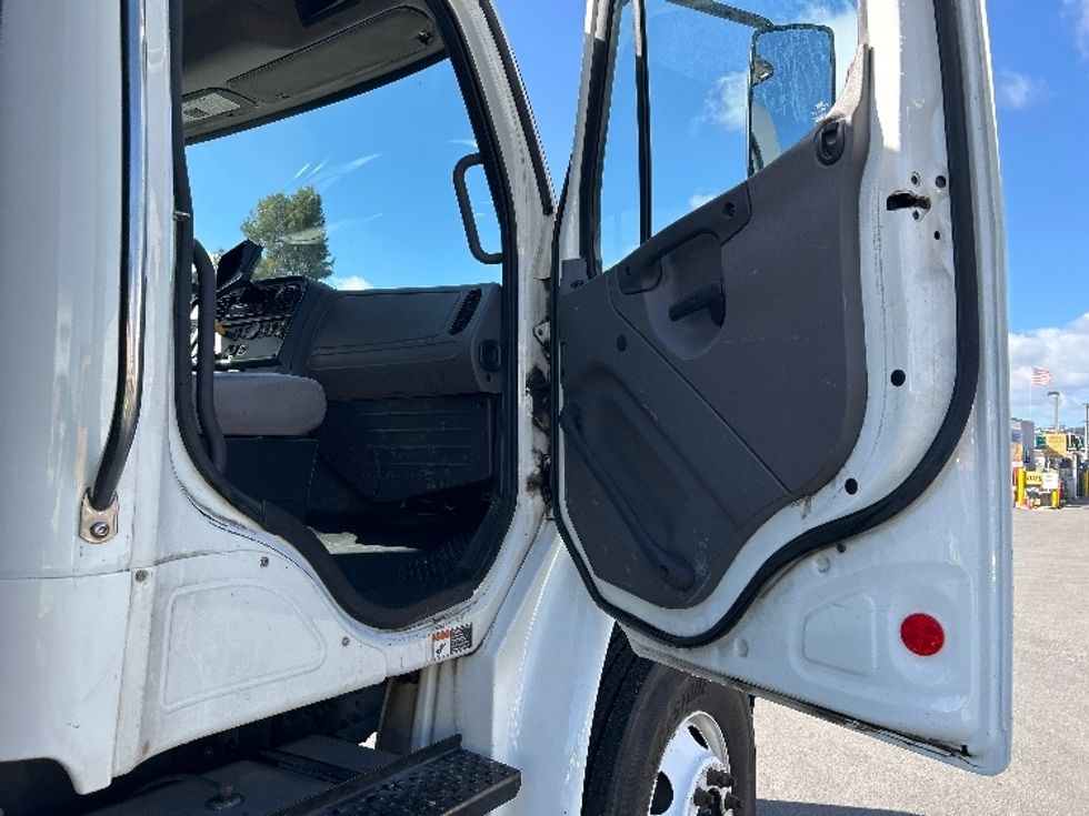 Flatbed Truck-Light and Medium Duty Trucks-Freightliner-2019-M2-Fontana-CA-129,050\n\t\tmiles-$ 71,750 - Image 16