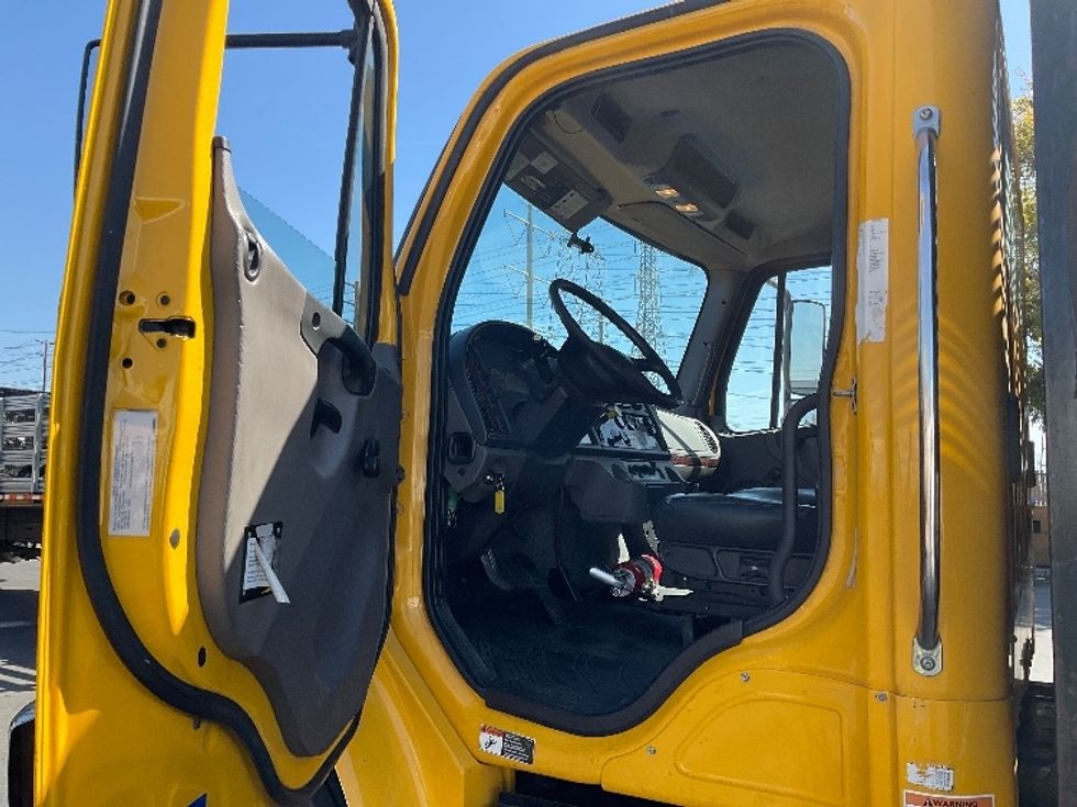 Flatbed Truck-Light and Medium Duty Trucks-Freightliner-2019-M2-Fontana-CA-129,412\n\t\tmiles-$ 58,000 - Image 16