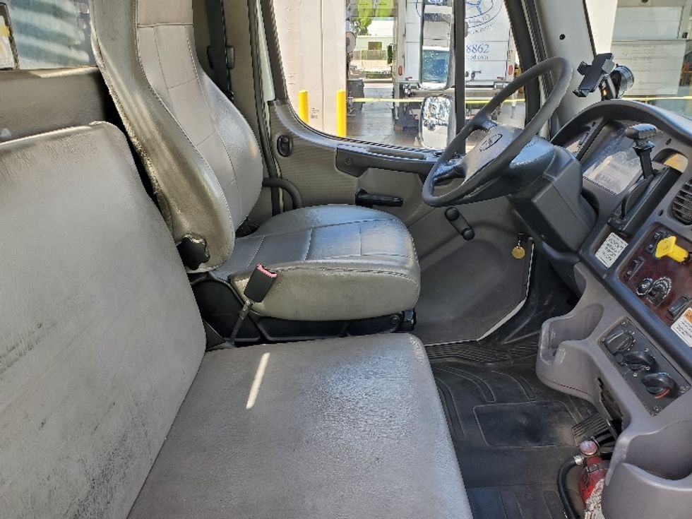 Flatbed Truck-Light and Medium Duty Trucks-Freightliner-2019-M2-Fontana-CA-135,313\n\t\tmiles-$ 60,000 - Image 21