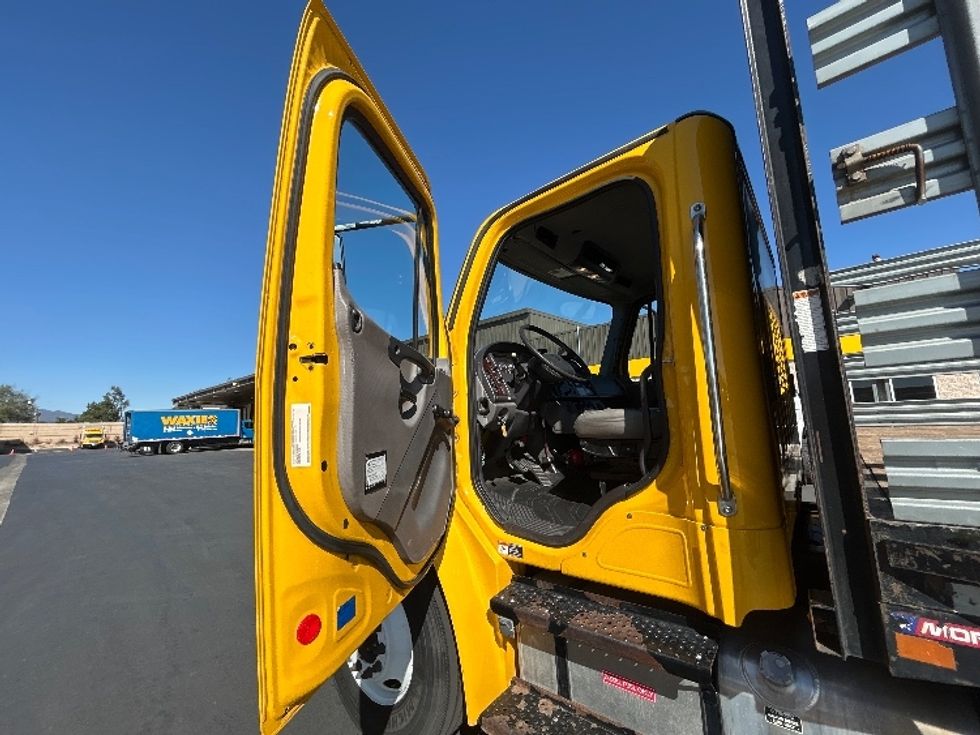 Flatbed Truck-Light and Medium Duty Trucks-Freightliner-2019-M2-Fontana-CA-138,644\n\t\tmiles-$ 57,250 - Image 16