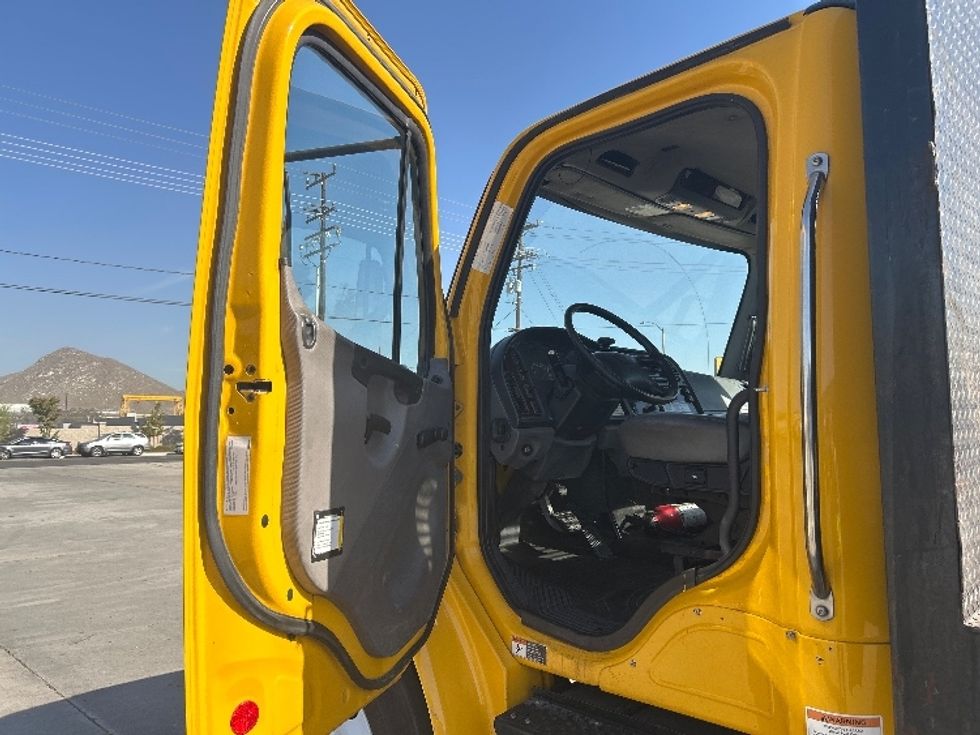 Flatbed Truck-Light and Medium Duty Trucks-Freightliner-2019-M2-Fontana-CA-154,766\n\t\tmiles-$ 47,750 - Image 16